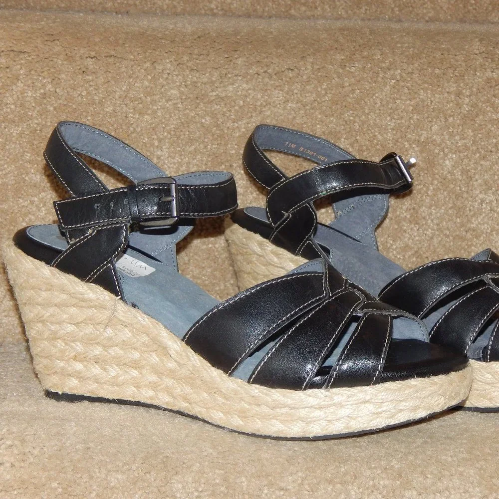 NEW SOFT WALK Black St. Helena Platform Sandals 11